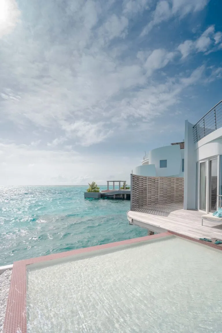 Villa de lujo con piscina y vistas al mar