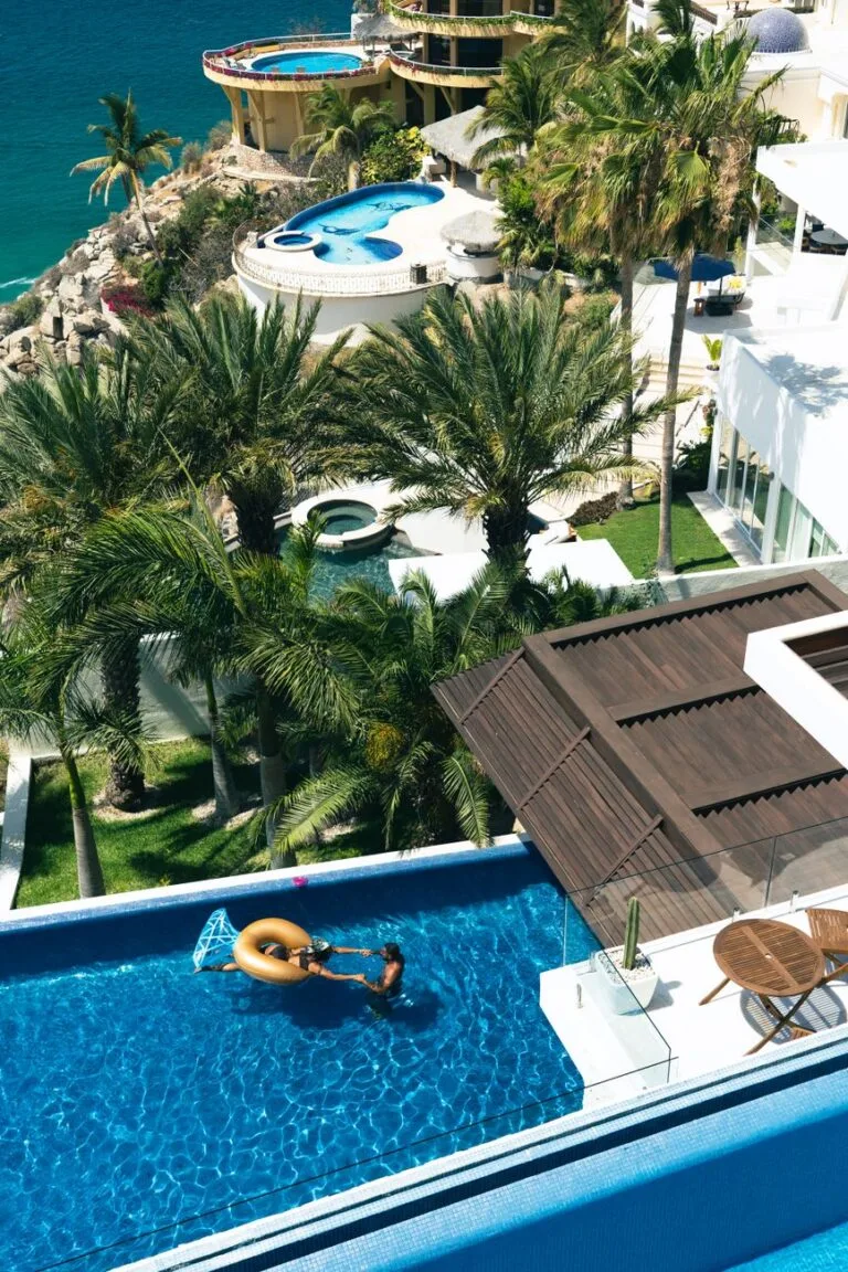 Villa de lujo con piscina y vistas al mar