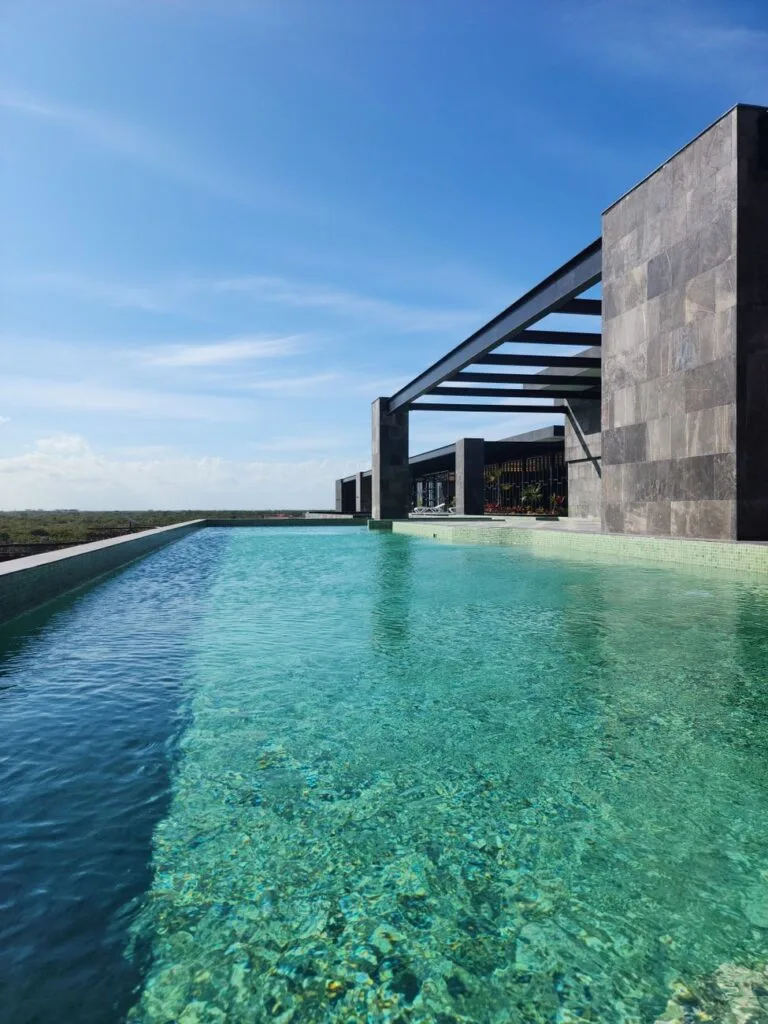 Villa de lujo con piscina y vistas al mar